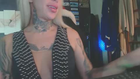 Snapshot of tatuada_safada chatting on 11/26/25, 02:34 tatuada_safada online show from 11/26/25, 02:34