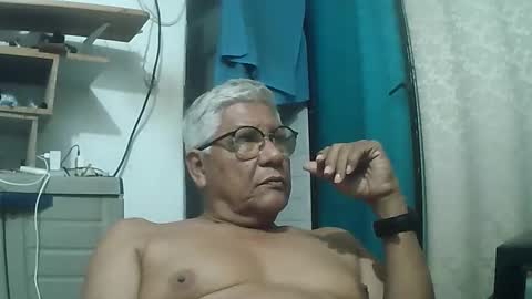 Snapshot of tavo58 chatting on 04/15/26, 03:57 alvarito online show from 04/15/26, 03:57