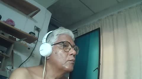 Snapshot of tavo58 chatting on 04/28/26, 12:43 alvarito online show from 04/28/26, 12:43