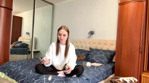 Elvi online show from 04/25/26, 02:14