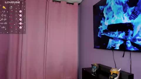 Snapshot of taybunny18 chatting on 02/27/25, 01:16   online show from 02/27/25, 01:16