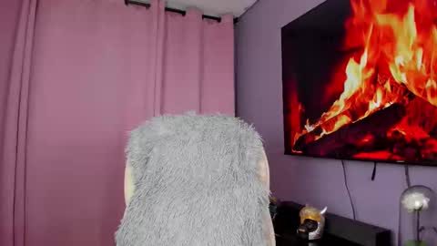 Snapshot of taybunny18 chatting on 03/08/25, 08:22   online show from 03/08/25, 08:22