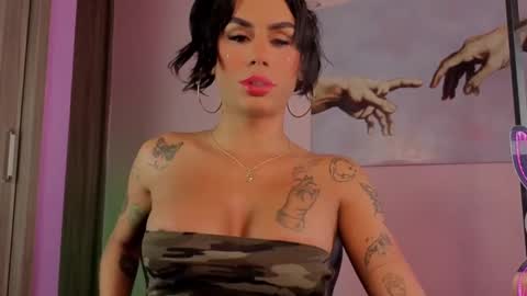 Snapshot of taybunny18 chatting on 09/22/25, 03:41   online show from 09/22/25, 03:41