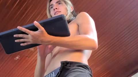 tayler_swift1 online show from 12/03/24, 11:33