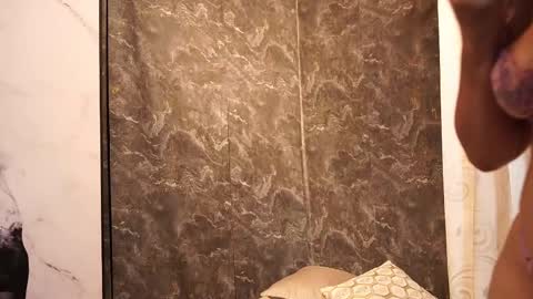 Teylor  Kim online show from 10/21/25, 08:20