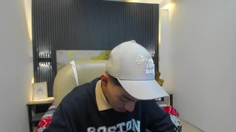 TAYLER online show from 12/19/25, 03:24