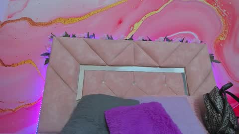 Sarah  online show from 11/19/25, 06:30