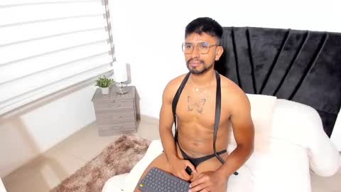 taylormaccurdy_ online show from 10/09/25, 03:21