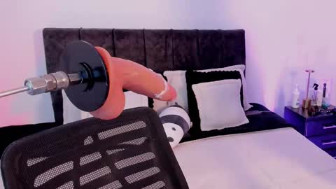 Taylor online show from 12/01/25, 09:20