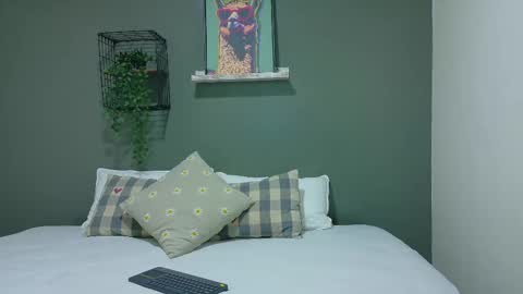 TAYLOR  online show from 11/22/25, 11:42