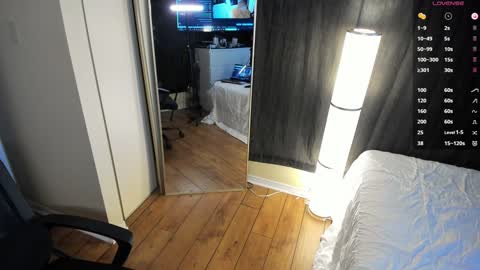 Snapshot of taylortait chatting on 12/06/24, 07:23 Taylor Tait online show from 12/06/24, 07:23