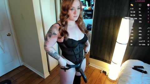 Snapshot of taylortait chatting on 12/14/24, 05:58 Taylor Tait online show from 12/14/24, 05:58