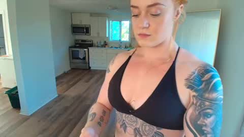 Snapshot of taylortait chatting on 09/28/25, 09:09 Taylor Tait online show from 09/28/25, 09:09