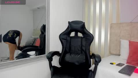 tayra online show from 01/10/25, 10:57