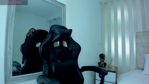 tayra online show from 01/22/25, 01:20