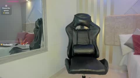 tayra online show from 09/08/25, 08:19