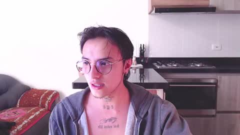 Snapshot of te0__0 chatting on 02/26/25, 12:47 Teo independent model online show from 02/26/25, 12:47