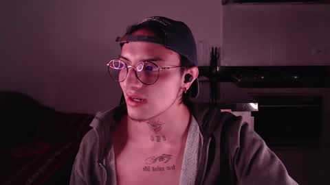 Snapshot of te0__0 chatting on 02/27/25, 04:52 Teo independent model online show from 02/27/25, 04:52