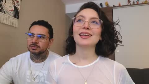 Snapshot of te_para_dos chatting on 10/07/25, 03:42 Leo and Luna online show from 10/07/25, 03:42