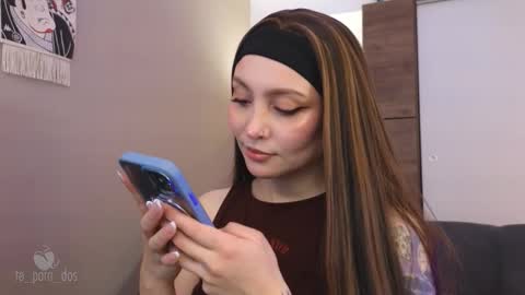 Snapshot of te_para_dos chatting on 10/09/25, 03:32 Leo and Luna online show from 10/09/25, 03:32