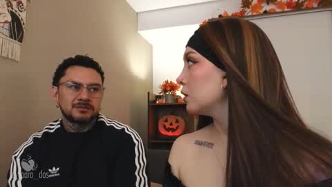 Snapshot of te_para_dos chatting on 10/23/25, 01:54 Leo and Luna online show from 10/23/25, 01:54