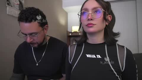 Snapshot of te_para_dos chatting on 11/09/25, 04:27 Leo and Luna online show from 11/09/25, 04:27