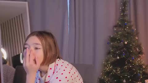 all me precious   online show from 12/17/25, 05:35