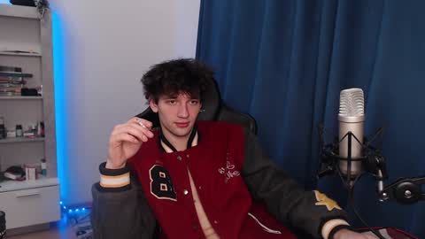 Snapshot of teddy_mode chatting on 12/18/24, 10:02 Teddy online show from 12/18/24, 10:02