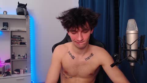 Snapshot of teddy_mode chatting on 12/19/24, 01:07 Teddy online show from 12/19/24, 01:07