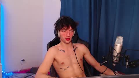 Snapshot of teddy_mode chatting on 12/19/24, 08:13 Teddy online show from 12/19/24, 08:13