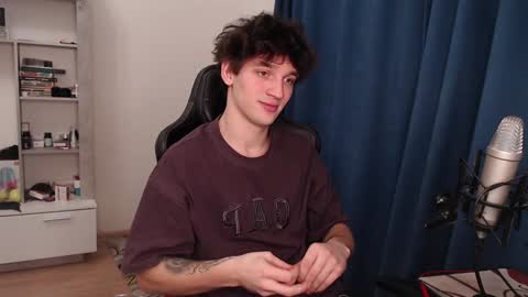 Snapshot of teddy_mode chatting on 12/28/24, 07:11 Teddy online show from 12/28/24, 07:11