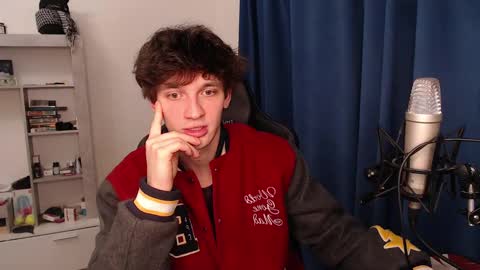 Snapshot of teddy_mode chatting on 12/29/24, 01:24 Teddy online show from 12/29/24, 01:24