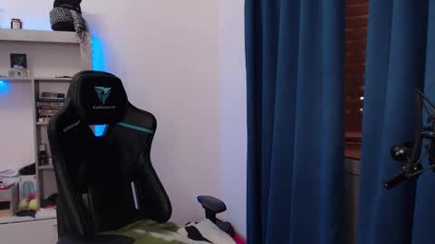 Snapshot of teddy_mode chatting on 12/29/24, 06:27 Teddy online show from 12/29/24, 06:27