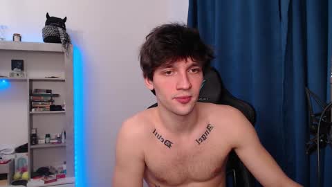 Snapshot of teddy_mode chatting on 12/30/24, 12:32 Teddy online show from 12/30/24, 12:32