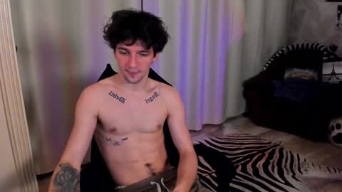 Snapshot of teddy_mode chatting on 01/14/25, 03:22 Teddy online show from 01/14/25, 03:22