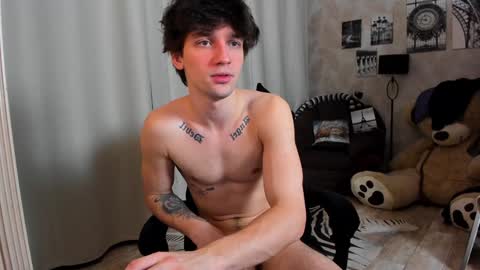 Snapshot of teddy_mode chatting on 01/15/25, 04:36 Teddy online show from 01/15/25, 04:36