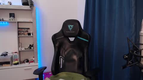 Snapshot of teddy_mode chatting on 02/16/25, 11:48 Teddy online show from 02/16/25, 11:48