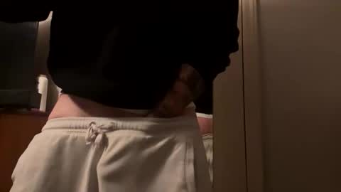 Twizzler online show from 10/10/25, 02:21