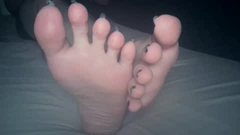 Viv West online show from 12/17/25, 04:29