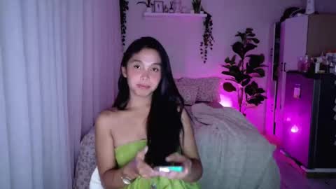 temptessa20 online show from 10/28/25, 05:15