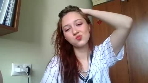 Snapshot of temptingvision chatting on 03/12/25, 07:57 temptingvision online show from 03/12/25, 07:57