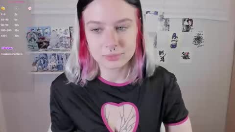 Snapshot of tender__kitty chatting on 11/07/25, 02:50 Sue online show from 11/07/25, 02:50