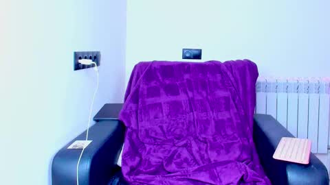 Snapshot of tenebrise chatting on 10/01/25, 12:27 Kira online show from 10/01/25, 12:27