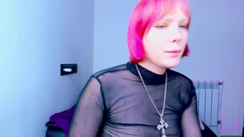 Snapshot of tenebrise chatting on 10/09/25, 04:43 Kira online show from 10/09/25, 04:43