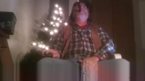 Snapshot of tennredneck chatting on 12/23/24, 04:55 Tennredneck online show from 12/23/24, 04:55