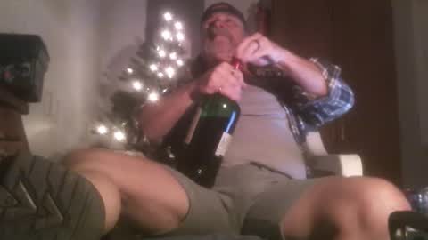 Snapshot of tennredneck chatting on 12/30/24, 04:53 Tennredneck online show from 12/30/24, 04:53