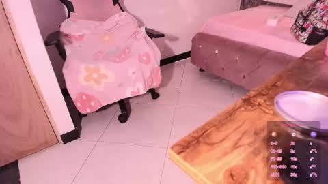 Terra Elowen online show from 10/11/25, 11:09