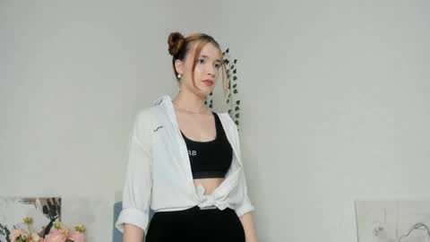 Caroline online show from 05/06/26, 04:23