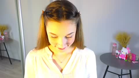 Tessa online show from 02/03/25, 09:08