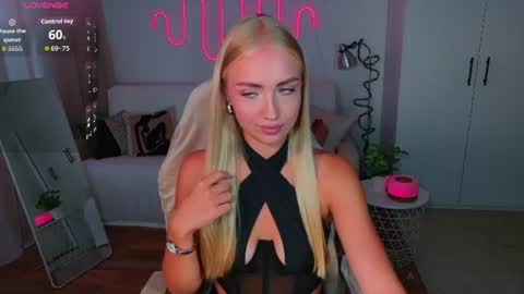 TessaHamilton online show from 06/21/26, 11:02